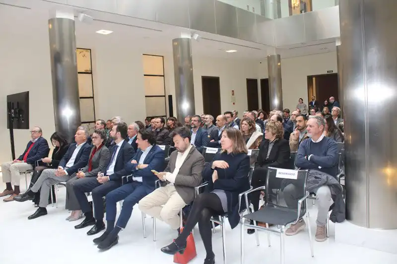 El puerto de Valencia prevé inversiones de 900 M€ hasta el 2035 para alcanzar las cero emisiones