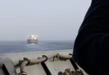 Buque navegando US Central Command