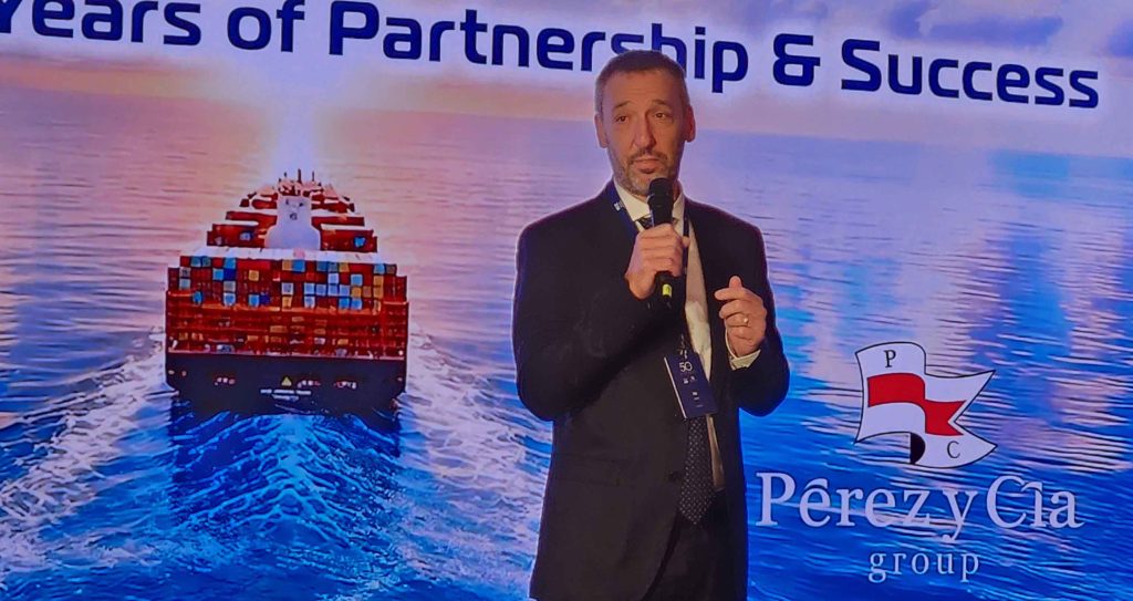 Nir Avni, vicepresidente de ZIM para países medianos y pequeños, durante su intervención en la celebración del 50 aniversario de colaboración con Pérez y Cía.