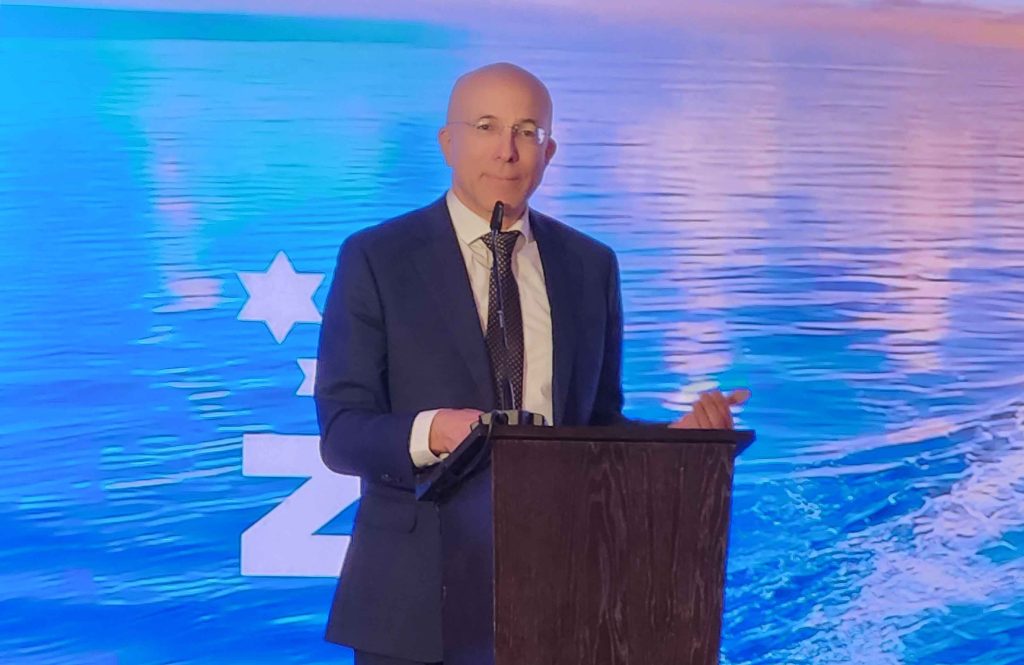 Chen Lichtenstein, presidente y CEO de ZIM, durante su intervención en el acto del 50 aniversario de colaboración con Pérez y Cía. en España.