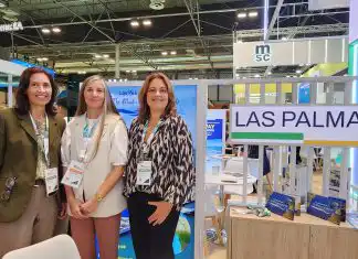 Beatriz Calzada, presidenta de la Autoridad Portuaria de Las Palmas, junto a su equipo